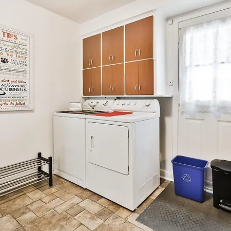 Free Parking In Beautiful Lachine Montreal Exterior photo