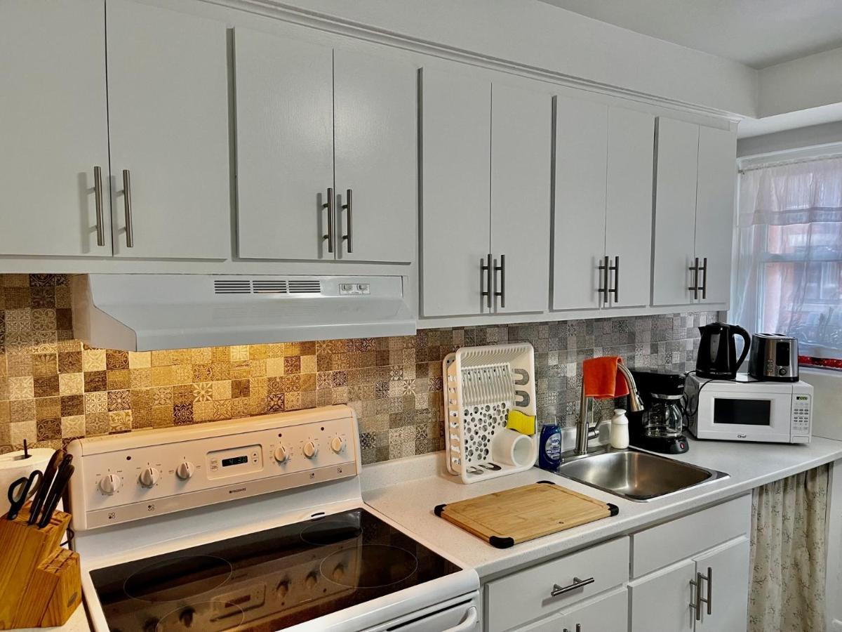 Free Parking In Beautiful Lachine Apartment