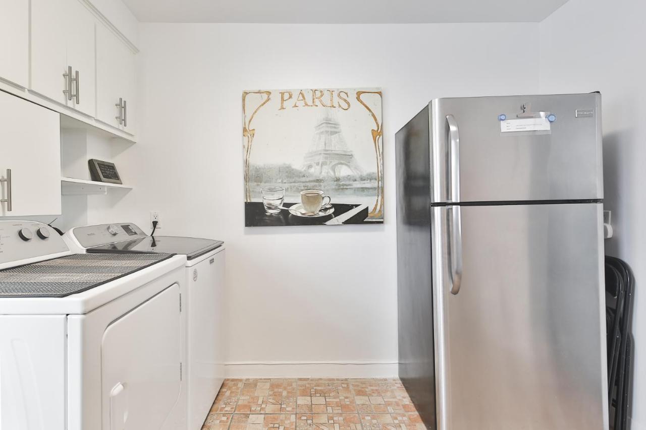 Free Parking In Beautiful Lachine Apartment *