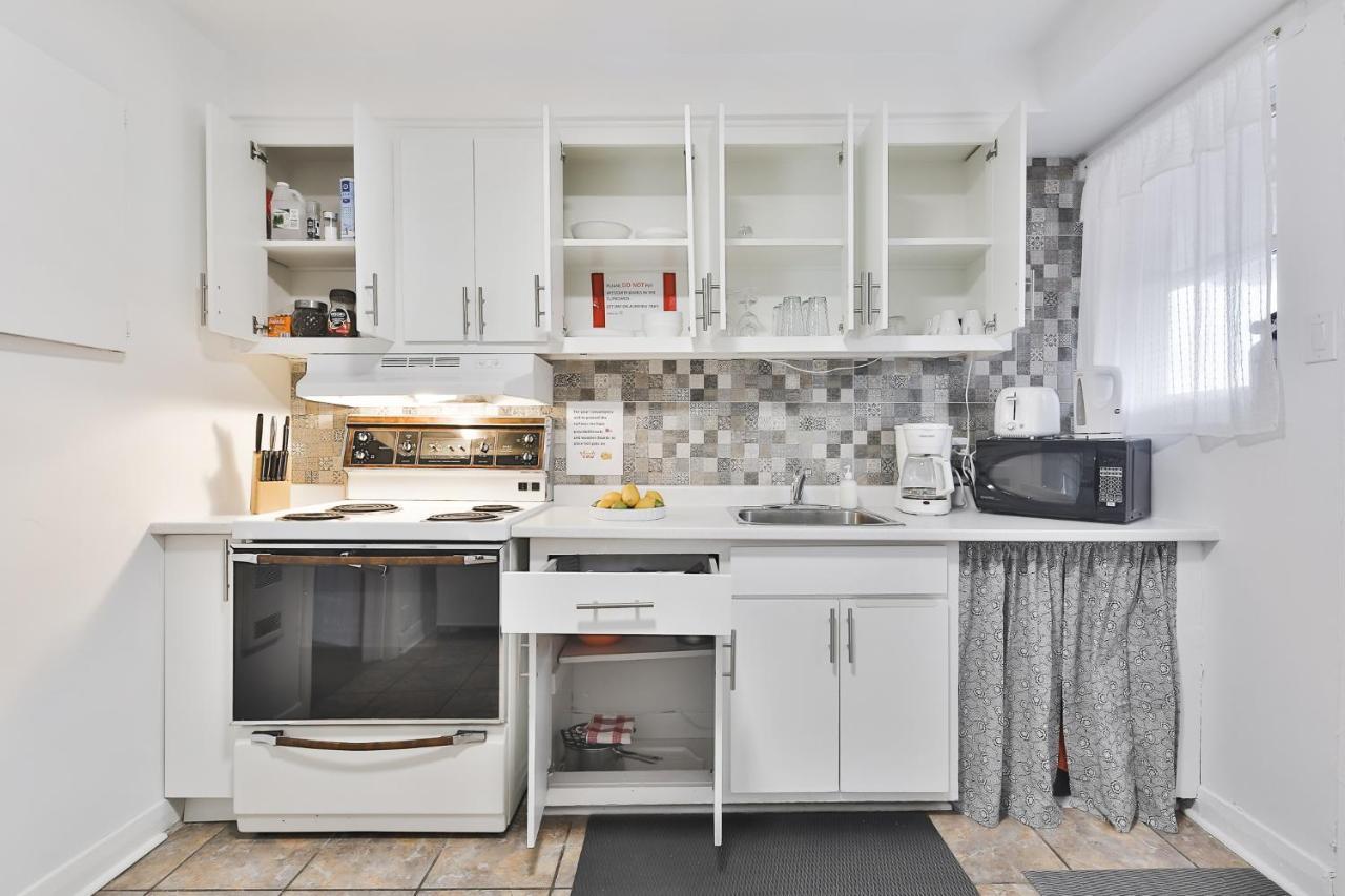 Free Parking In Beautiful Lachine Apartment *